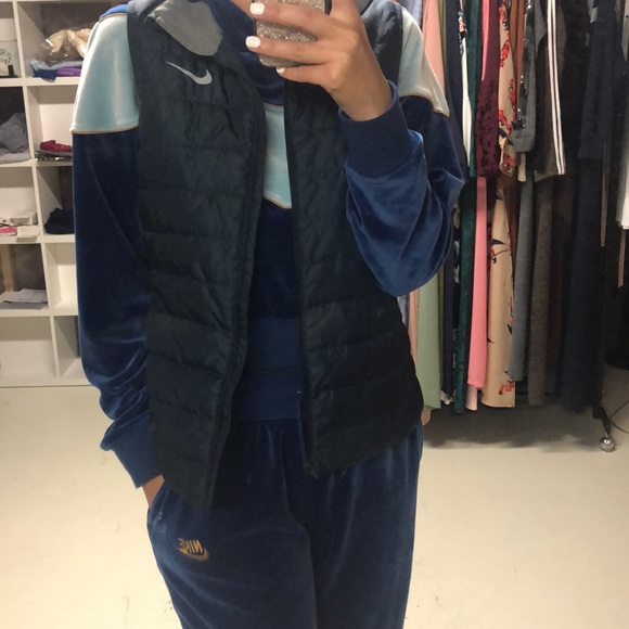 Nike Vest - Picture 2 of 3